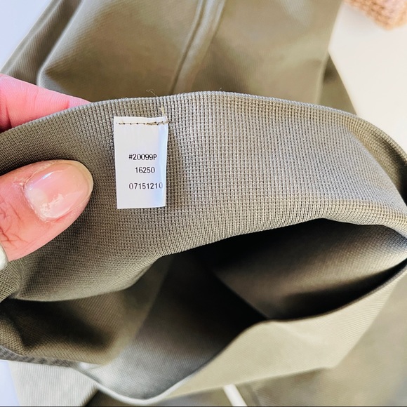 Spanx Look At Me Now Olive Green Crop Leggings Size 1X - Picture 8 of 8